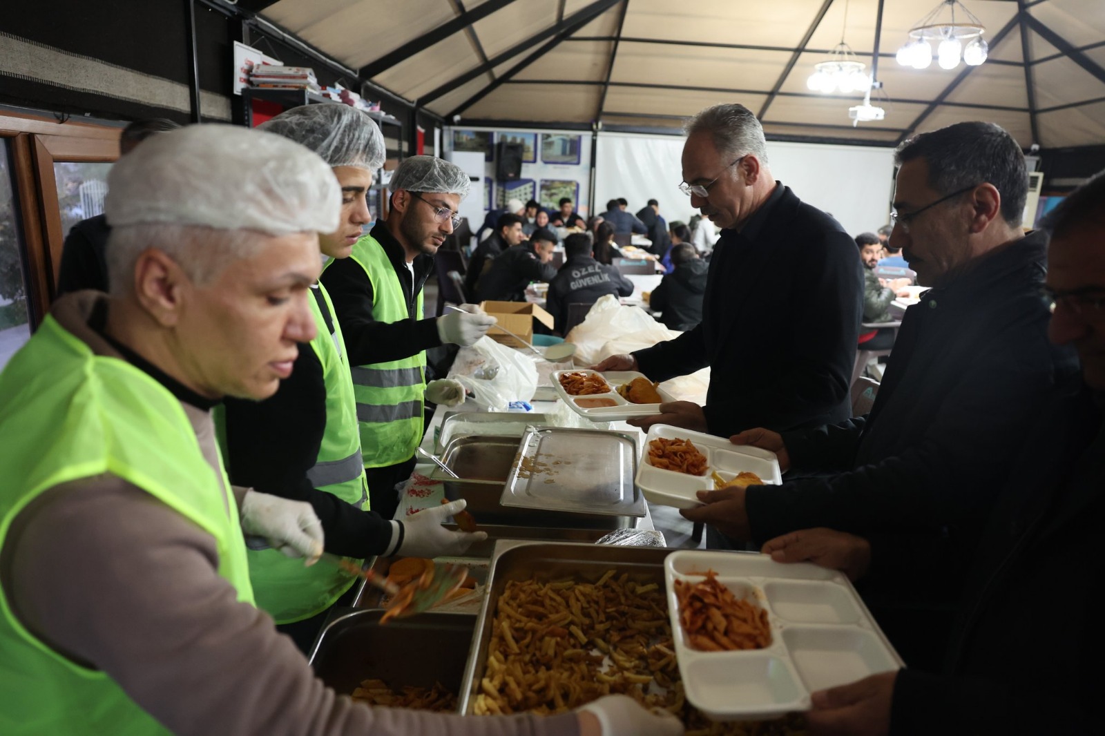 Eyyübiyeliler Aynı Sofrada Aynı Duada Buluşuyor